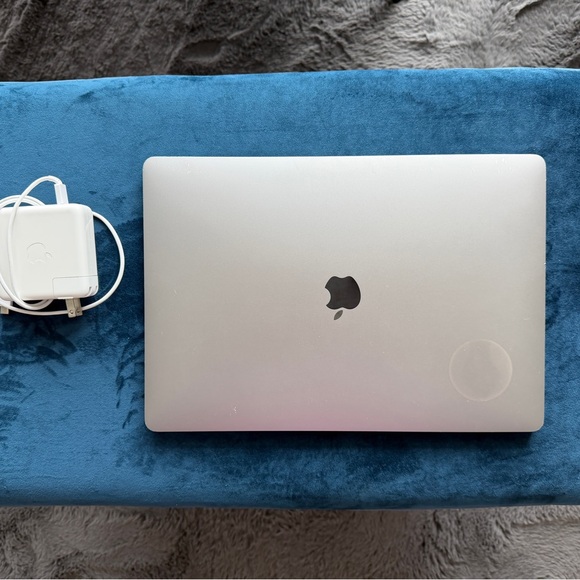 Apple Other - Apple MacBook Pro in Silver 15-inch 2018 with Charger